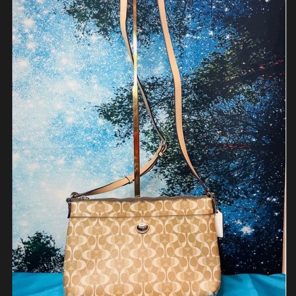 Coach Beige and White “Peyton Dream” Signature Shoulder Bag EUC - Picture 2 of 8